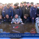 De izquierda a derecha: la actriz Yulia Peresild, el cosmonauta de la agencia espacial rusa Oleg Novitskiy y el director de cine Klim Shipenko, poco después del aterrizaje de la cápsula espacial rusa Soyuz MS-18.